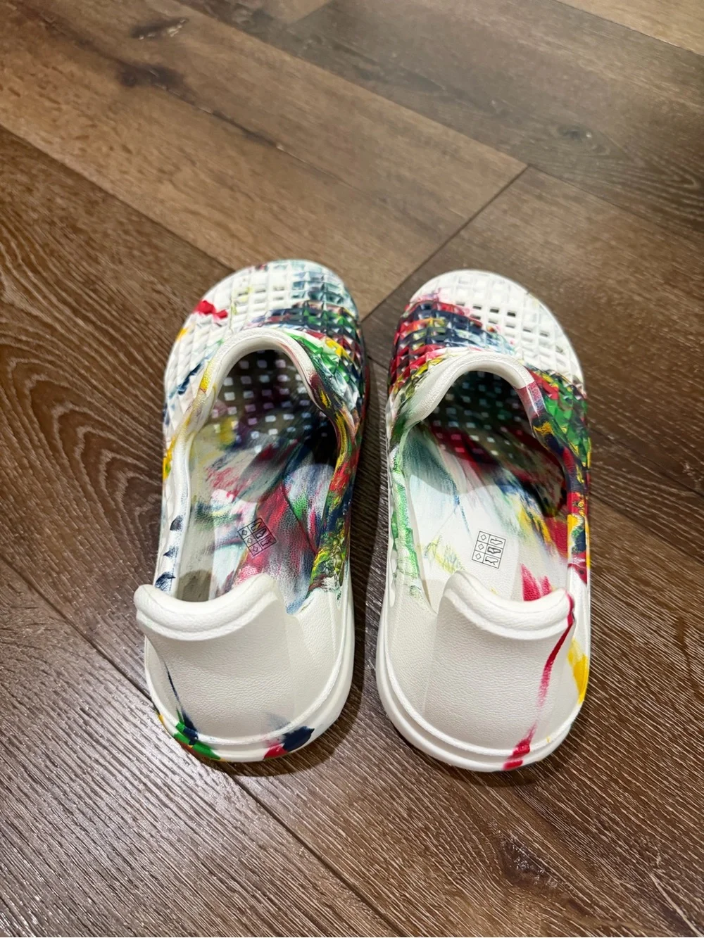 Lusso cloud scenario slip on multi color size  10
